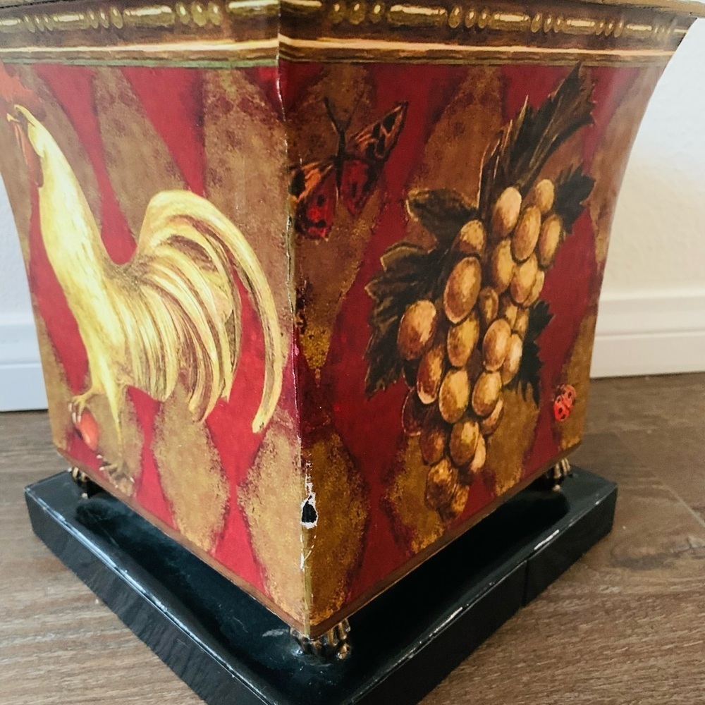 Metal pot